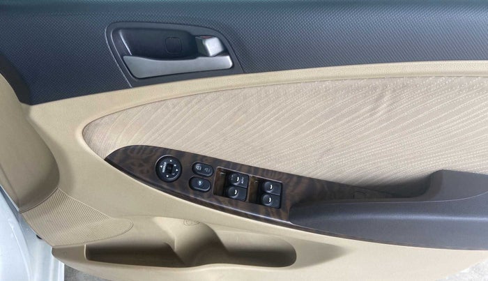 2016 Hyundai Verna FLUIDIC 1.6 CRDI S 4S, Diesel, Manual, 86,608 km, Driver Side Door Panels Control