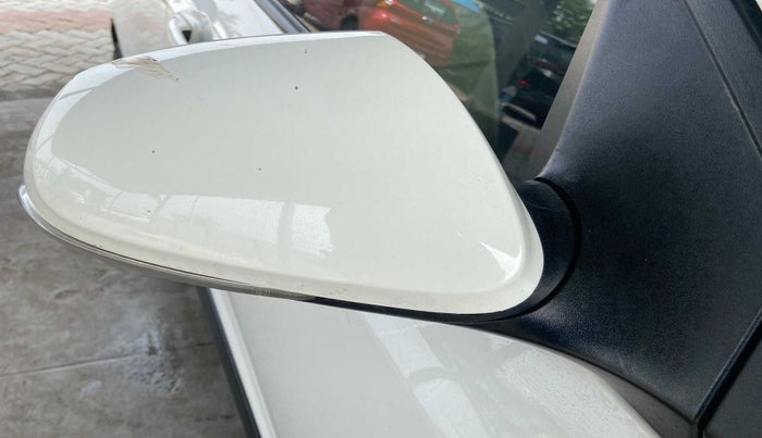 2016 Hyundai Grand i10 SPORTZ 1.2 KAPPA VTVT, Petrol, Manual, 32,924 km, Right rear-view mirror - ORVM switch has minor damage