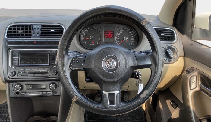 2014 Volkswagen Vento HIGHLINE 1.6 MPI, Petrol, Manual, 45,999 km, Steering Wheel Close Up