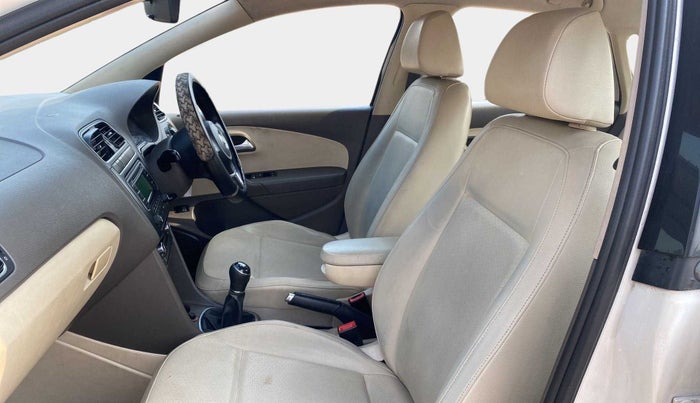 2014 Volkswagen Vento HIGHLINE 1.6 MPI, Petrol, Manual, 45,999 km, Right Side Front Door Cabin