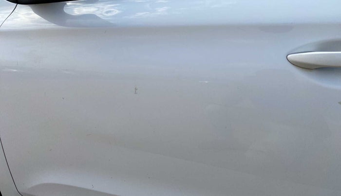 2016 Hyundai Elite i20 MAGNA 1.2, Petrol, Manual, 18,322 km, Front passenger door - Slightly dented