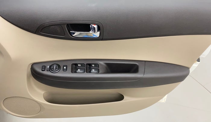 2014 Hyundai i20 ASTA 1.2, Petrol, Manual, 38,308 km, Driver Side Door Panels Control
