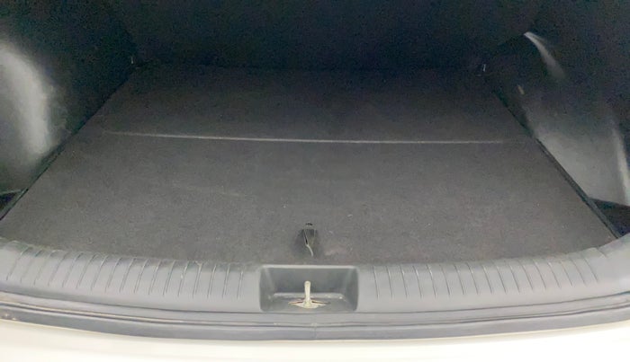 2018 Hyundai Creta SX (O) 1.6 DIESEL, Diesel, Manual, 80,391 km, Boot Inside