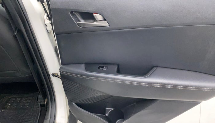 2018 Hyundai Creta SX (O) 1.6 DIESEL, Diesel, Manual, 80,391 km, Right rear window switch / handle - Switch/handle not functional