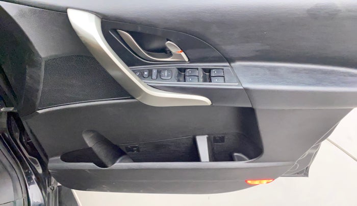2021 Mahindra XUV500 W9, Diesel, Manual, 45,897 km, Driver Side Door Panels Control
