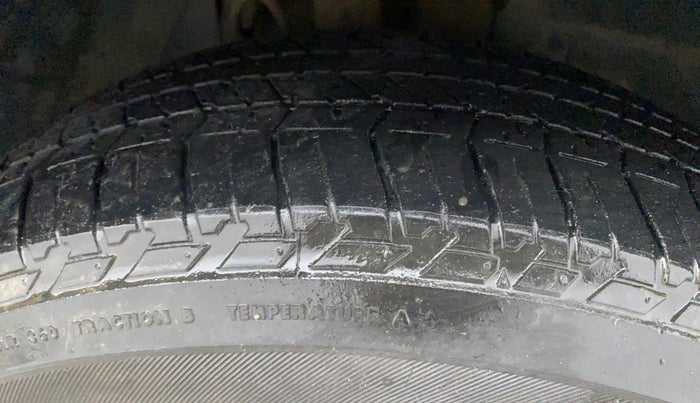2021 Mahindra XUV500 W9, Diesel, Manual, 45,897 km, Right Front Tyre Tread