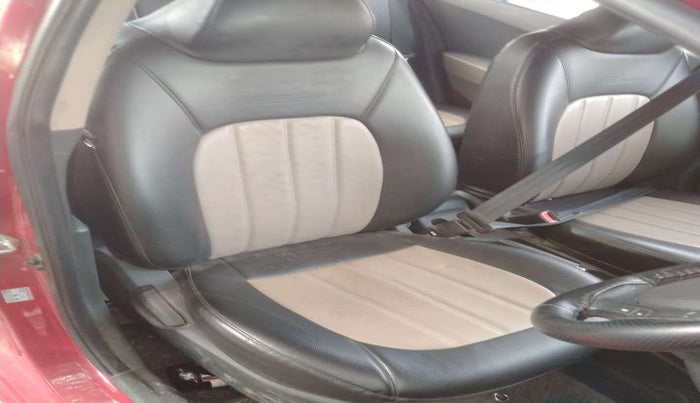 2018 Hyundai Grand i10 SPORTZ 1.2 KAPPA VTVT, Petrol, Manual, 34,331 km, Driver seat - Cover slightly stained