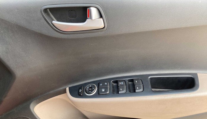 2018 Hyundai Grand i10 SPORTZ 1.2 KAPPA VTVT, Petrol, Manual, 34,331 km, Driver Side Door Panels Control