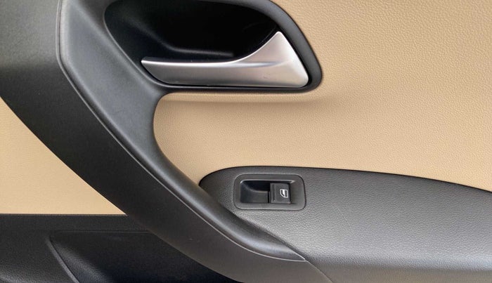 2017 Volkswagen Ameo COMFORTLINE 1.2L, Petrol, Manual, 41,046 km, Right rear window switch / handle - Minor damage