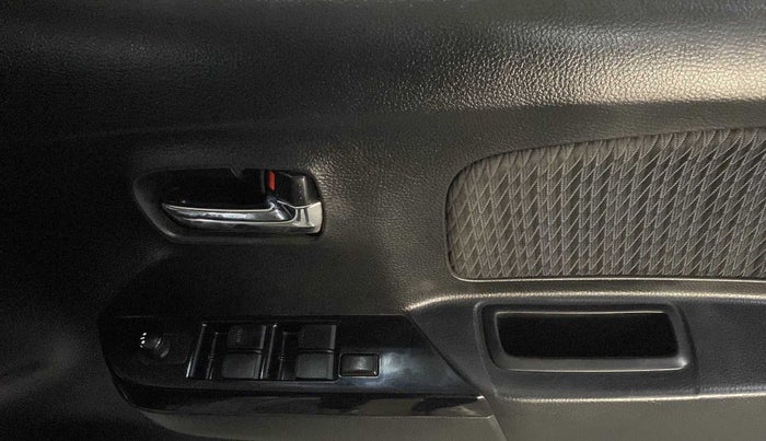 2014 Maruti Wagon R Stingray VXI, CNG, Manual, 74,364 km, Driver Side Door Panels Control