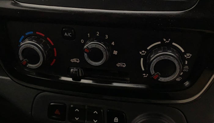 2016 Renault Kwid RXT 0.8, Petrol, Manual, 68,267 km, AC Unit - Directional switch has minor damage