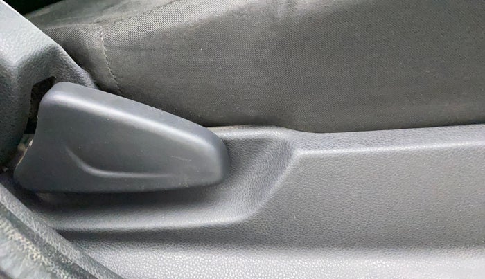 2016 Renault Kwid RXT 0.8, Petrol, Manual, 68,267 km, Driver Side Adjustment Panel