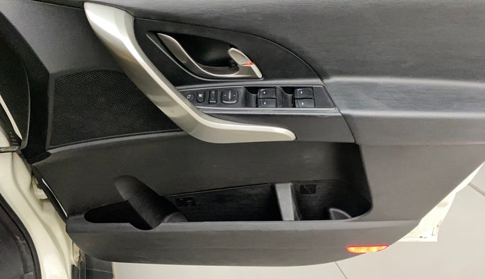 2021 Mahindra XUV500 W9, Diesel, Manual, 28,692 km, Driver Side Door Panels Control