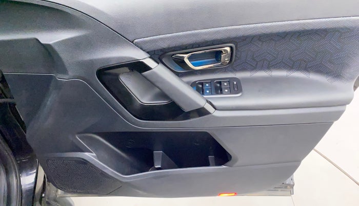 2022 Tata Safari XZA PLUS DARK EDITION, Diesel, Automatic, 31,292 km, Driver Side Door Panels Control