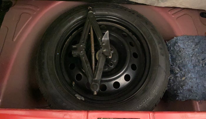 2015 Toyota Etios CROSS 1.2 G, Petrol, Manual, 58,211 km, Dicky (Boot door) - Tool missing