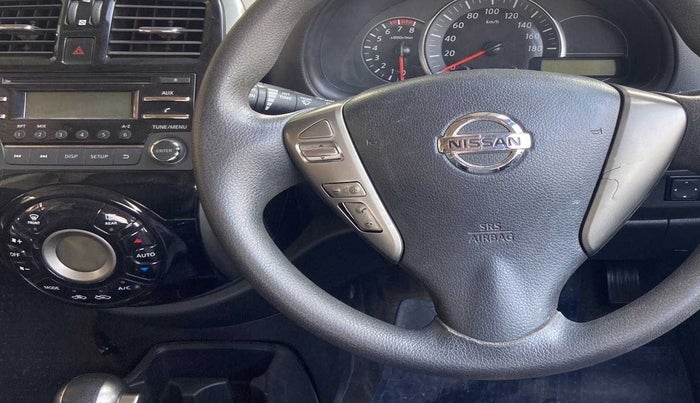2017 Nissan Micra XV CVT, CNG, Automatic, 59,544 km, Steering wheel - Phone control has minor damage