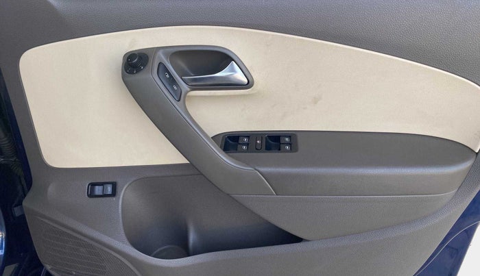 2013 Volkswagen Vento HIGHLINE 1.6 MPI, Petrol, Manual, 66,037 km, Driver Side Door Panels Control