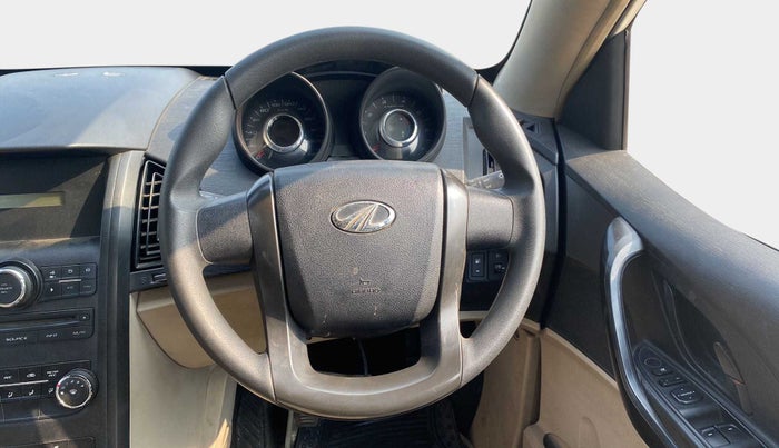 2015 Mahindra XUV500 W4, Diesel, Manual, 42,179 km, Steering Wheel Close Up