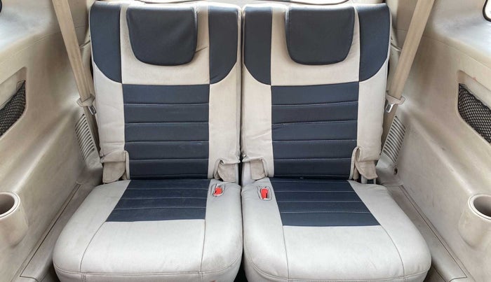 2015 Mahindra XUV500 W4, Diesel, Manual, 42,179 km, Third Seat Row ( optional )