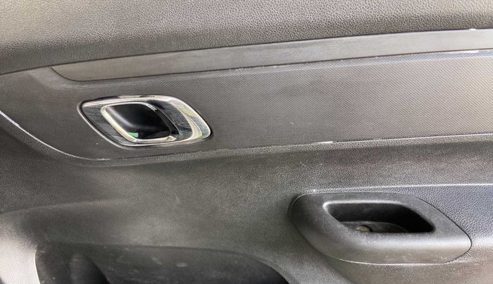 2018 Renault Kwid RXT 1.0 (O), Petrol, Manual, 44,204 km, Driver Side Door Panels Control