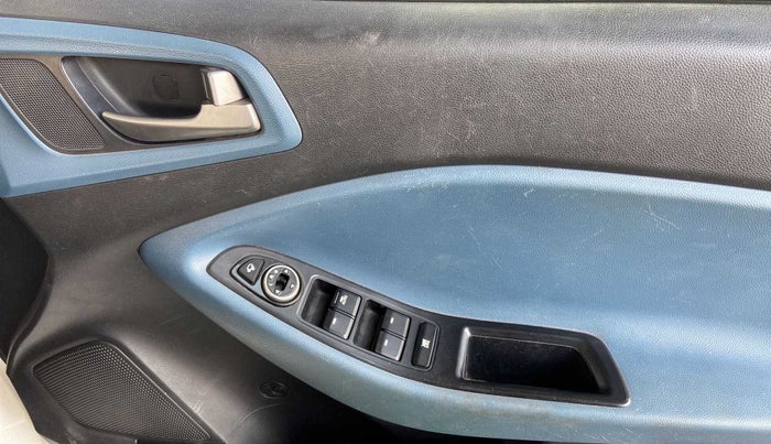 2015 Hyundai i20 Active 1.2 S, CNG, Manual, 59,888 km, Driver Side Door Panels Control