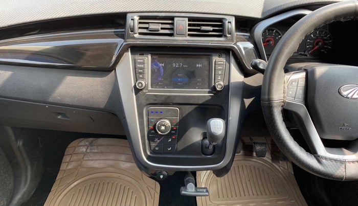 2019 Mahindra KUV 100 NXT K8 P 6 STR DUAL TONE, Petrol, Manual, 44,303 km, Air Conditioner