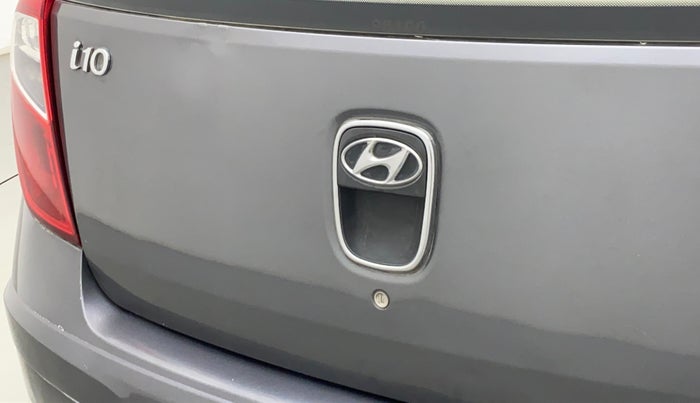 2013 Hyundai i10 ERA 1.1, CNG, Manual, 99,129 km, Dicky (Boot door) - Slightly dented