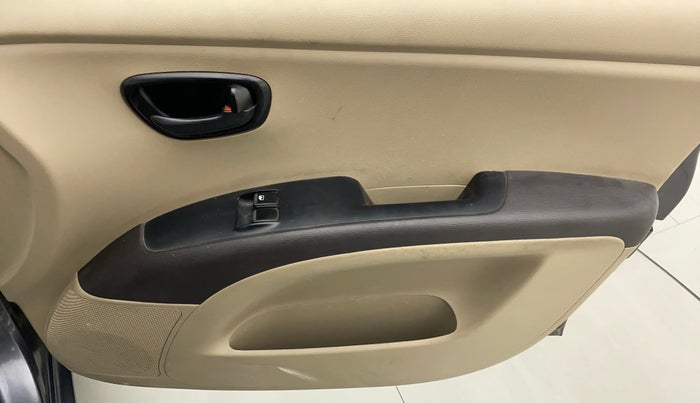 2013 Hyundai i10 ERA 1.1, CNG, Manual, 99,129 km, Driver Side Door Panels Control