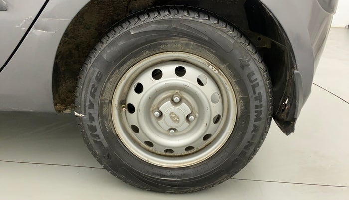 2013 Hyundai i10 ERA 1.1, CNG, Manual, 99,129 km, Left Rear Wheel