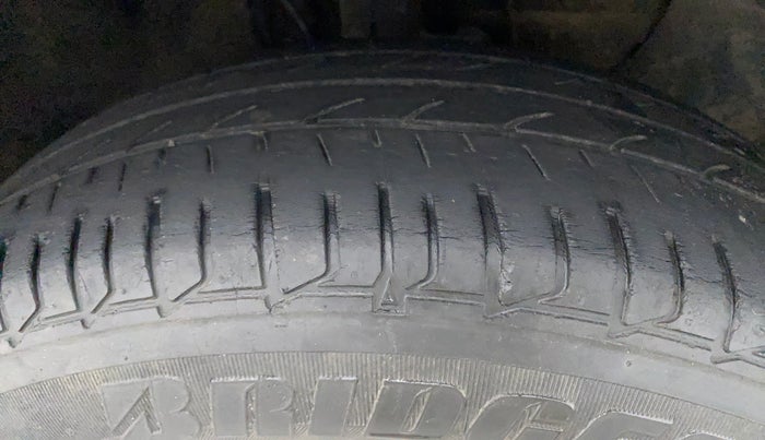 2016 Hyundai Elite i20 MAGNA 1.2, Petrol, Manual, 26,240 km, Right Front Tyre Tread