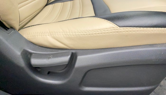 2016 Hyundai Elite i20 MAGNA 1.2, Petrol, Manual, 26,240 km, Driver Side Adjustment Panel