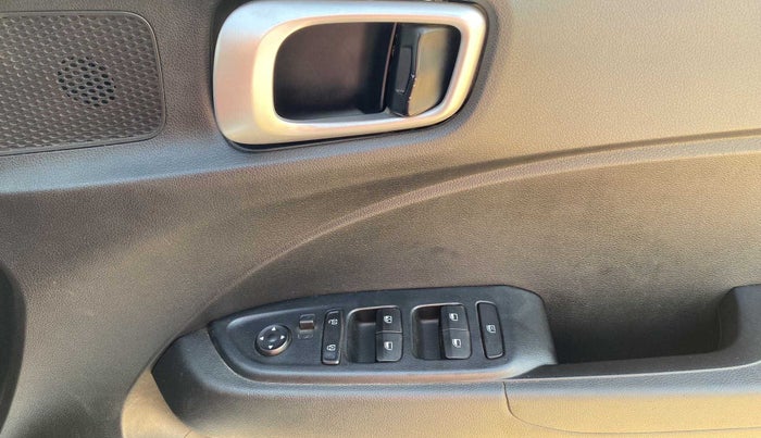 2020 Hyundai VENUE S 1.2, Petrol, Manual, 50,645 km, Driver Side Door Panels Control