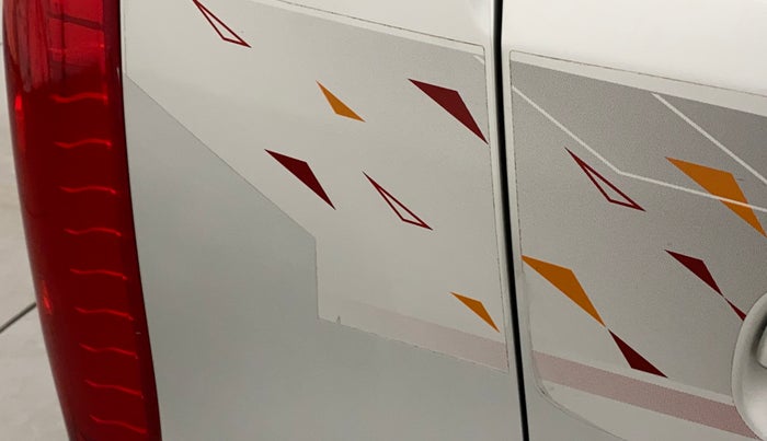 2017 Maruti Wagon R 1.0 VXI (O) AMT, Petrol, Automatic, 61,914 km, Right quarter panel - Graphic sticker