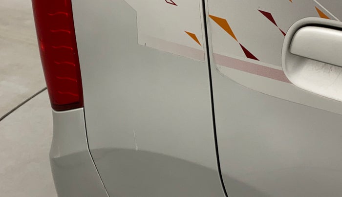 2017 Maruti Wagon R 1.0 VXI (O) AMT, Petrol, Automatic, 61,914 km, Right quarter panel - Minor scratches