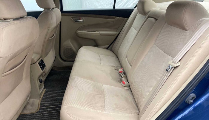 2019 Maruti Ciaz SIGMA 1.5 SHVS MT  PETROL, Petrol, Manual, 33,746 km, Second-row right seat - Cover slightly stained