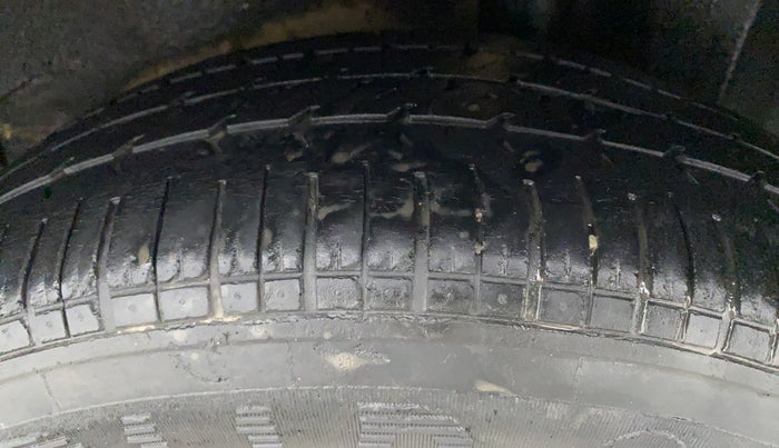 2014 Maruti Ritz VXI, Petrol, Manual, 44,320 km, Left Rear Tyre Tread