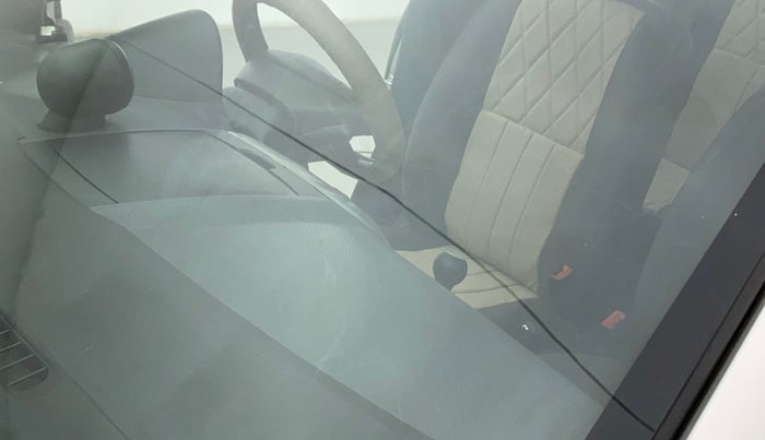 2014 Maruti Ritz VXI, Petrol, Manual, 44,320 km, Front windshield - Minor spot on windshield