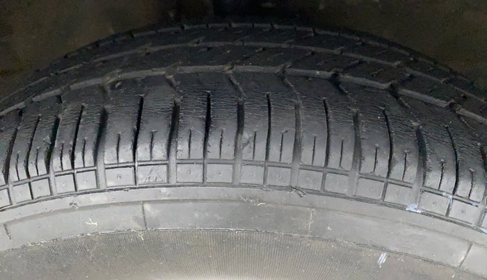 2014 Maruti Ritz VXI, Petrol, Manual, 44,320 km, Right Front Tyre Tread