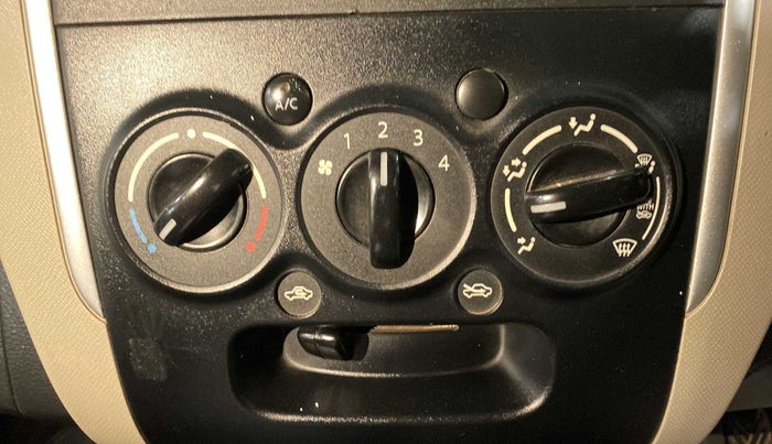 2014 Maruti Wagon R 1.0 LXI, Petrol, Manual, 43,606 km, AC Unit - Directional switch has minor damage