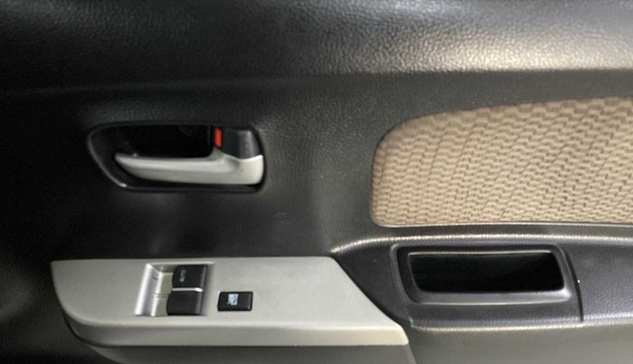 2014 Maruti Wagon R 1.0 LXI, Petrol, Manual, 43,606 km, Driver Side Door Panels Control