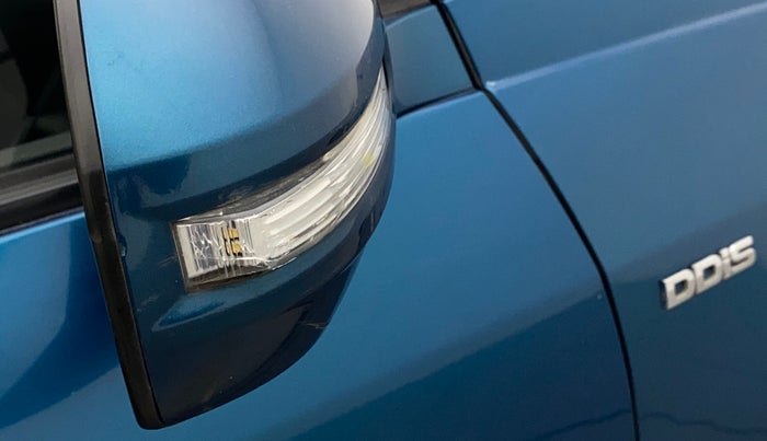 2014 Maruti Swift Dzire VDI, Diesel, Manual, 94,616 km, Right rear-view mirror - Indicator light has minor damage