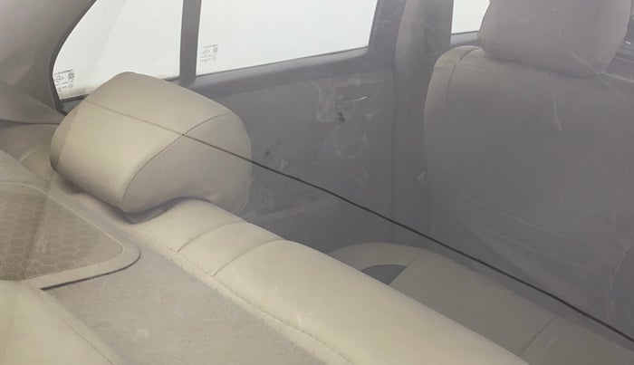 2014 Maruti Swift Dzire VDI, Diesel, Manual, 94,616 km, Rear windshield - Minor spot on windshield