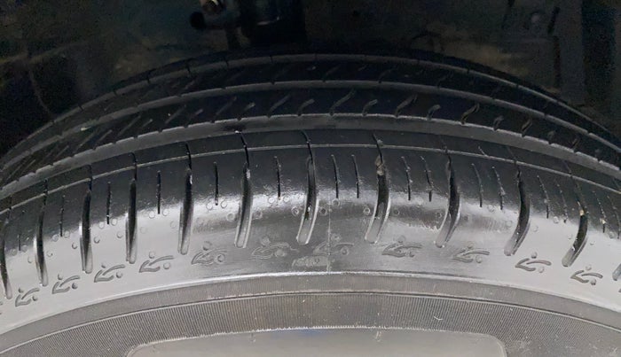2014 Maruti Swift Dzire VDI, Diesel, Manual, 94,616 km, Right Front Tyre Tread