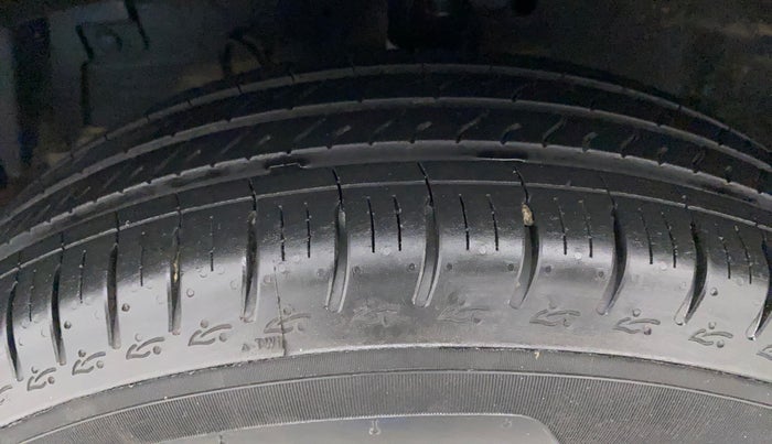 2014 Maruti Swift Dzire VDI, Diesel, Manual, 94,616 km, Left Front Tyre Tread
