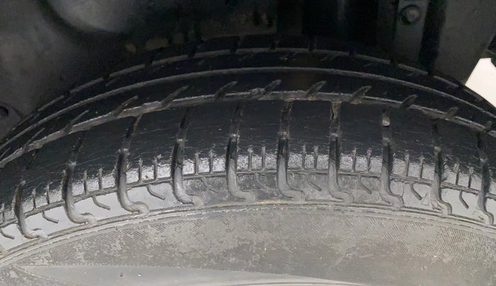 2014 Maruti Swift Dzire VDI, Diesel, Manual, 94,616 km, Left Rear Tyre Tread
