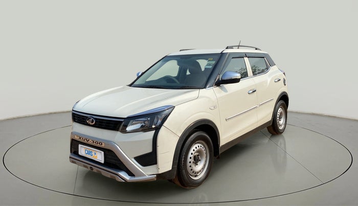 2020 Mahindra XUV300 W4 1.5 DIESEL, Diesel, Manual, 73,765 km, Left Front Diagonal
