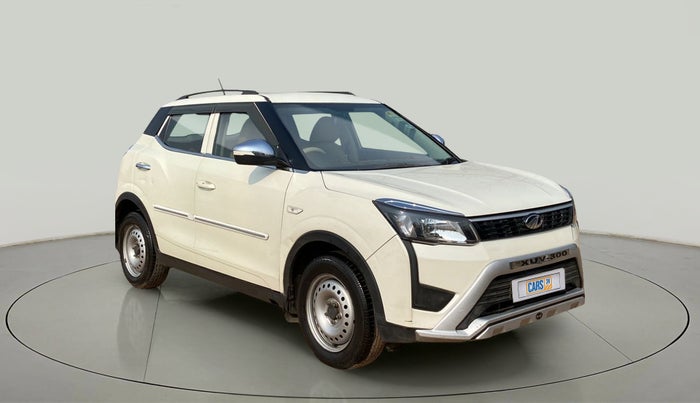 2020 Mahindra XUV300 W4 1.5 DIESEL, Diesel, Manual, 73,765 km, Right Front Diagonal