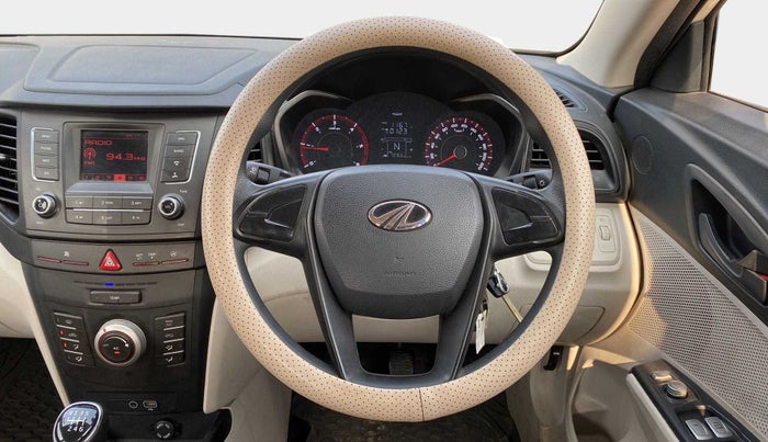 2020 Mahindra XUV300 W4 1.5 DIESEL, Diesel, Manual, 73,765 km, Steering Wheel Close Up