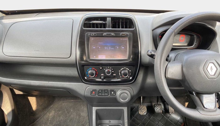 2015 Renault Kwid RXT 0.8, Petrol, Manual, 30,557 km, AC Unit - Front vent has minor damage