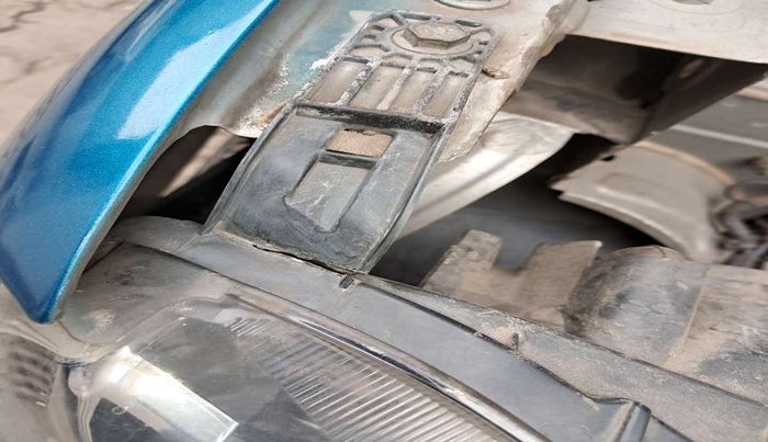 2015 Renault Kwid RXT 0.8, Petrol, Manual, 30,557 km, Right headlight - Clamp has minor damage
